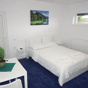  Villa Casuta Bradulet - Aeroport Otopeni & Therme