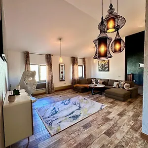  Villa Madison